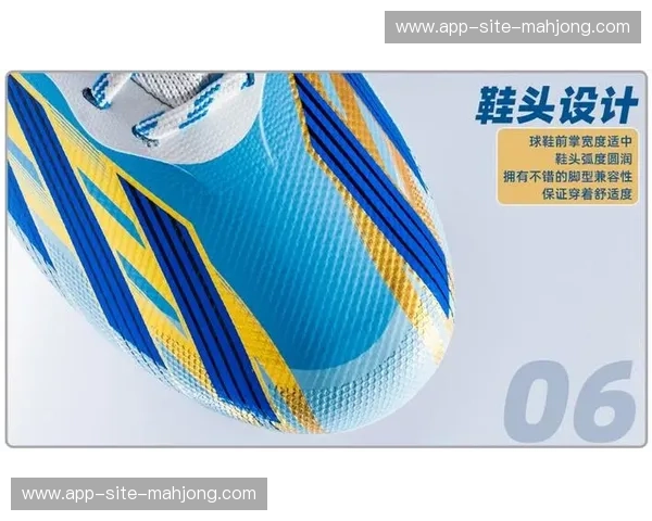 球员装备团队备多种鞋钉选择 应对湿滑草皮与干燥硬地不同条件