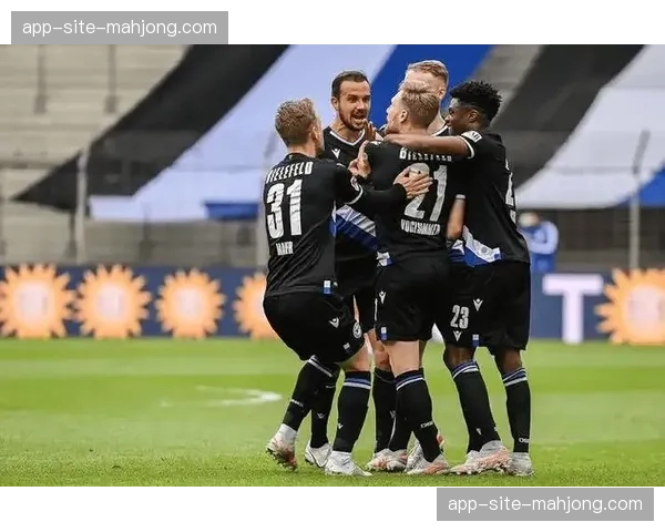 CF蒙特利尔5-2-3阵型奏效,快速反击战术三球零封纽约红牛 CF蒙特利尔5-2-3阵型奏效,快速反击战术三球零封纽约红牛